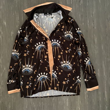 Hoodie-Jacke mit SARA SWEIDAN-Print