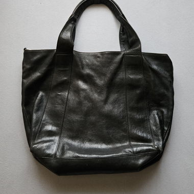 Sac à main en cuir noir