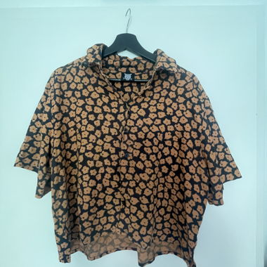Blusa a maniche corte floreale