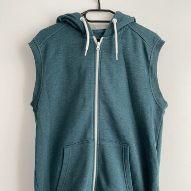 Türkises/grünes Gilet mit Kapuze