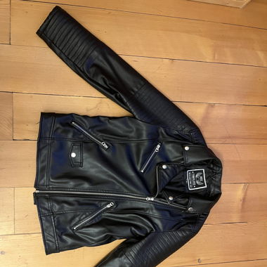 Schwarze Lederjacke 