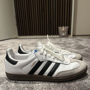 Adidas Samba in black & white