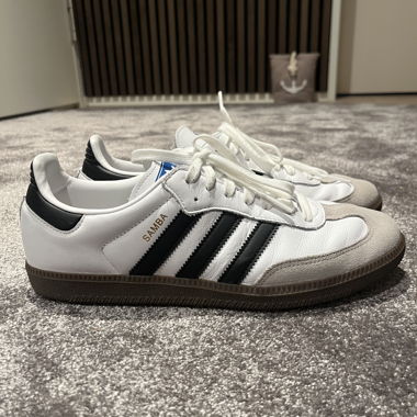 Adidas Samba in black & white