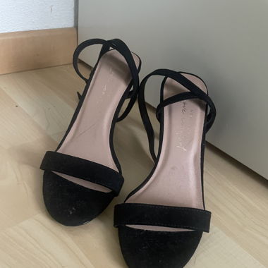 Schwarze High Heels