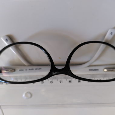 Brille mit Vintage-Fassung in Schwarz und Punkten