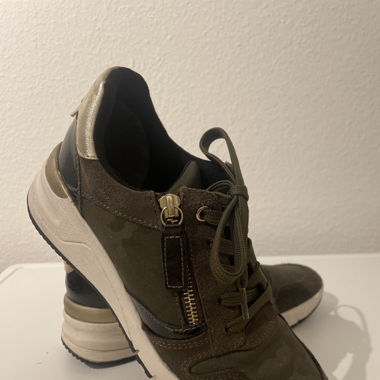 Damen-Sneaker in Khaki/Olive – sportlich & elegant