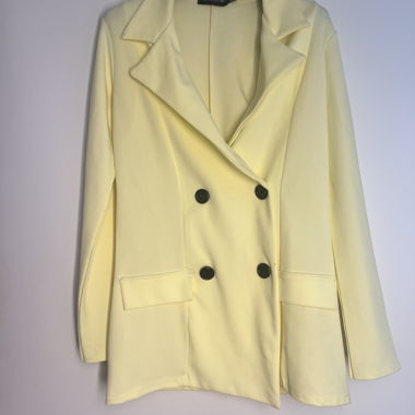 Blazer giallo di PrettyLittleThing