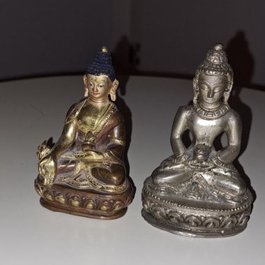 2 figurines de Bouddha