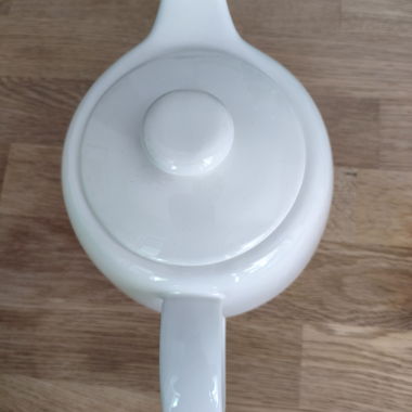 Brocca in ceramica bianca