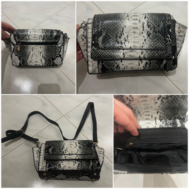 Kleine Handtasche mit Schlangenmuster