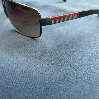 Lunettes de soleil Prada vintage