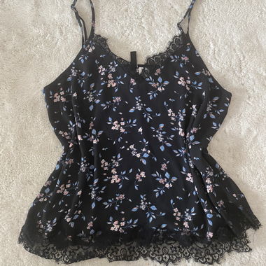 Blusa floreale nero in pizzo