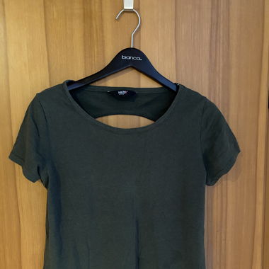 Tshirt mit elegantem Rückenausschnitt