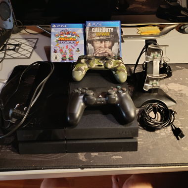 PlayStation 4 mit Zubehör