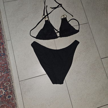 Schwarzes Bikini-Set