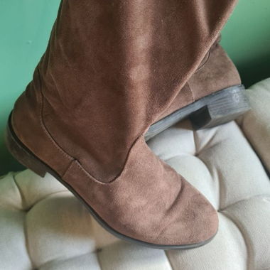 Braune Wildleder-Stiefel 37