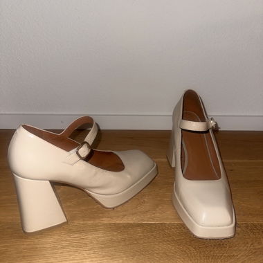 Ángel Alarcón Pumps