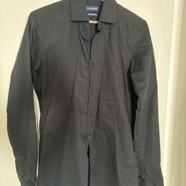 Camicia nera a maniche lunghe