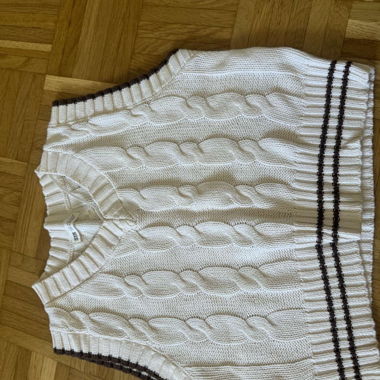 Sleeveless sweater