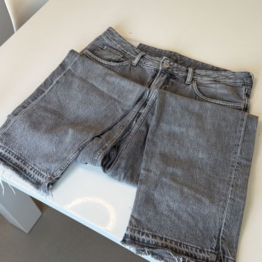 H&M Loose Fit Jeans – Größe 32/32 