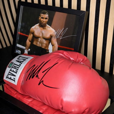 Signierter Mike Tyson Boxhandschuh