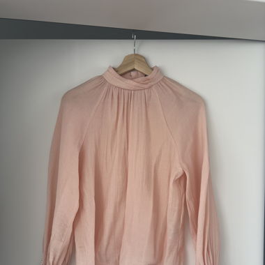Rosa Bluse mit Perlendetails 