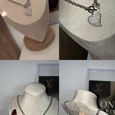 GUESS Necklace 