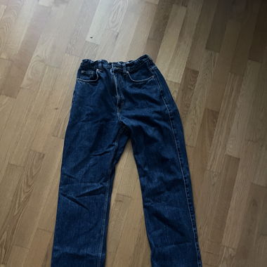 dark blue jeans