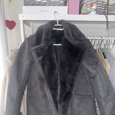 Jacke mit Kunstfell gefüttert
