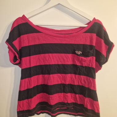Loose Hollister crop top