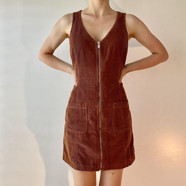 Brown short dress with central zipper