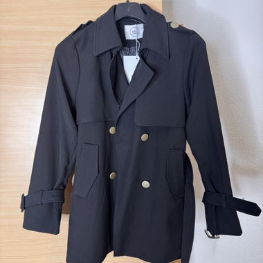 Cappotto nero di media lunghezza nuovo