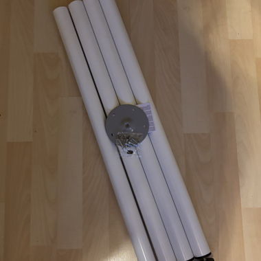 4 pieds de table blancs
