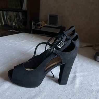High Heels / Sandaletten Schwarz