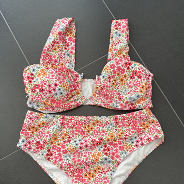 Neuer Bikini mit Blumenmuster 