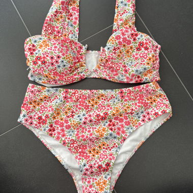Neuer Bikini mit Blumenmuster 