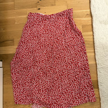 Roter Blumenrock