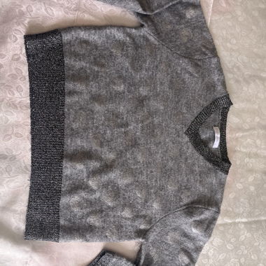 Grauer Pullover mit Lurex
