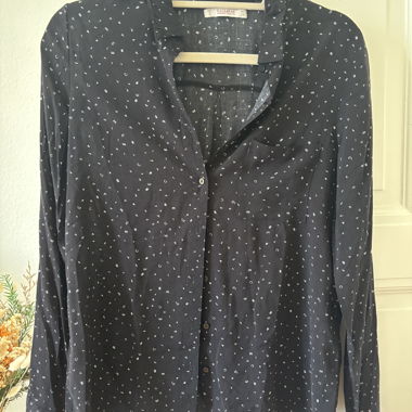 2 shirts black and beige - PULL AND BEAR