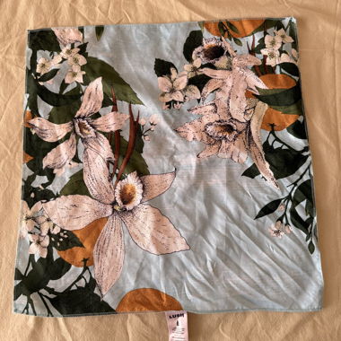 LUSH Knot Wrap Schal