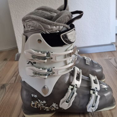 Ski boots Alpina