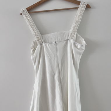Kleid weiss mit Perlen