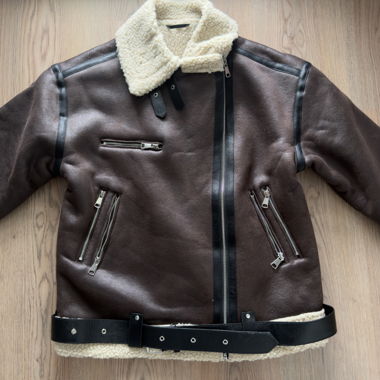 Giacca marrone in stile montone