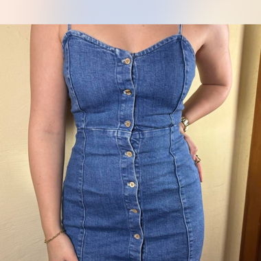 Jeanskleid mit Trägern und Knöpfen