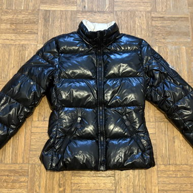Damen Moncler glänzende Nylon-Steppjacke