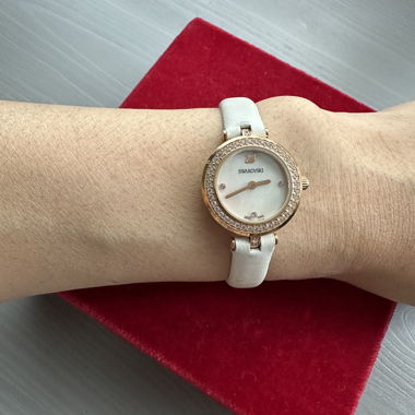 Montre Swarovski blanche