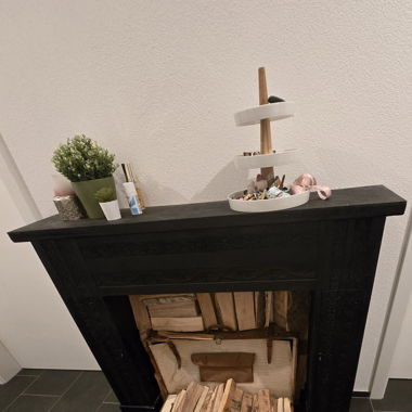 Holz-Dekor Kamin / schwarz 