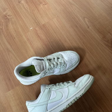 nike dunks mint