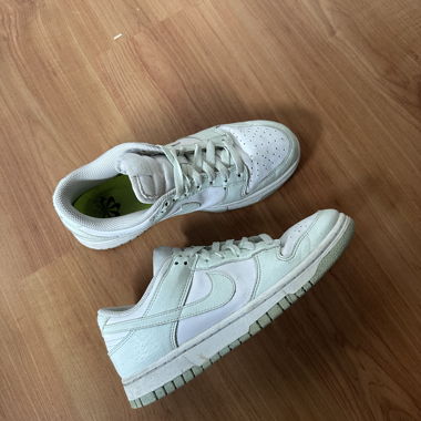nike dunks mint