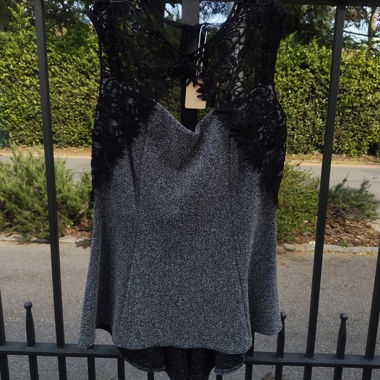 Schwarzes Top mit Spitze
